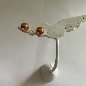 Ball stud earrings